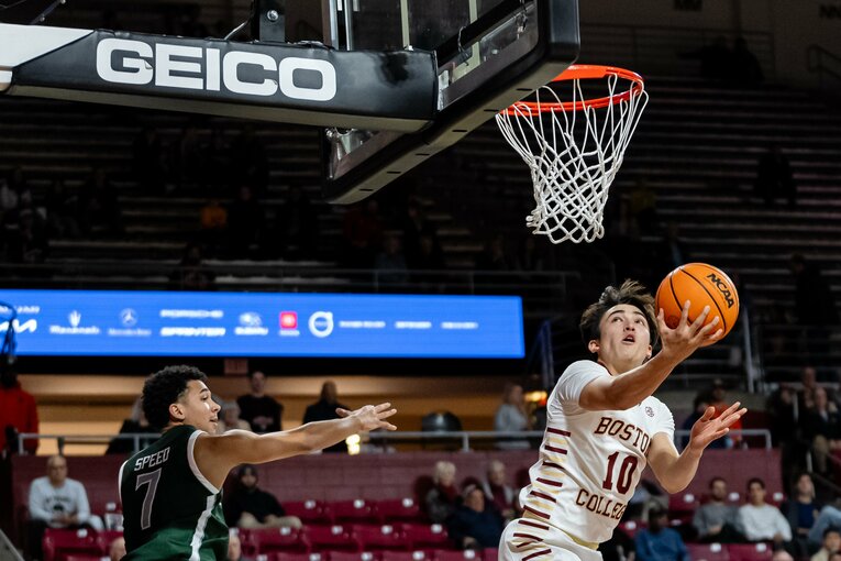 ボストン大でプレーするテーブス流河（20歳）　©︎Meg Kelly