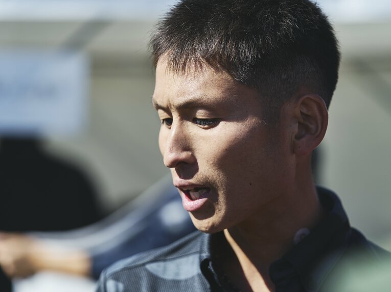 駿河台大初の箱根駅伝出場が決まった予選会。結果発表後の取材に応じる今井　©Yuki Suenaga