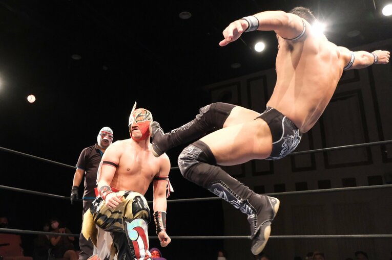 〈米軍基地で試合も〉沖縄唯一のプロレス団体『琉球ドラゴンプロレス』って何？ リングネームはグルクンマスク、首里ジョーなど(33)