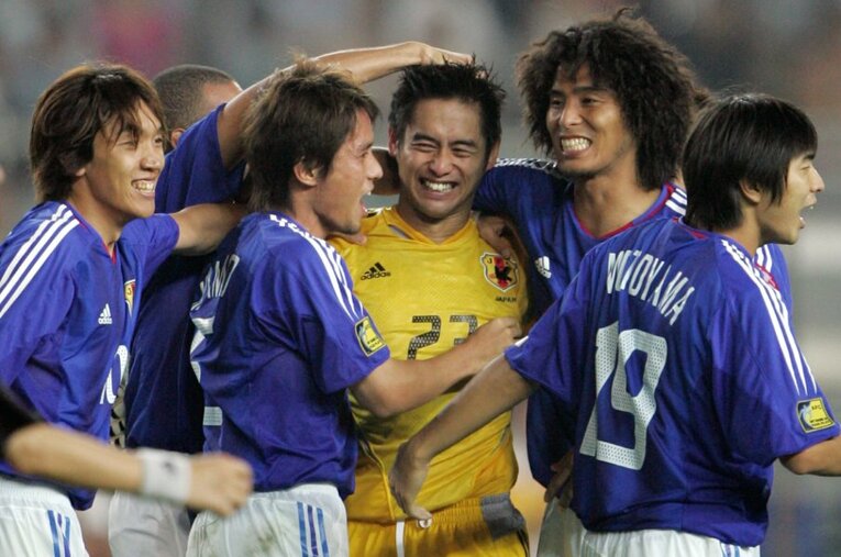 2004年のアジアカップ、ヨルダンとの準々決勝で魂のPKストップを見せた川口能活。キャプテン宮本恒靖の“交渉力”も注目を集めた ／ photograph by Reuters/AFLO