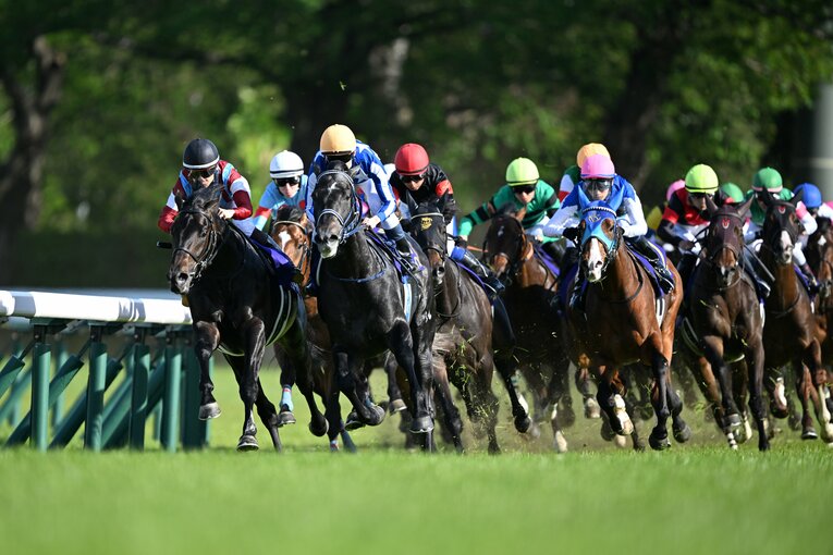 4コーナーの連続写真。ロブチェンに競りかけるリアライズシリウス（9枚目／全10枚） ©Keiji Ishikawa