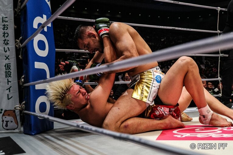 鈴木千裕vs.クレベル・コイケ　©RIZIN FF