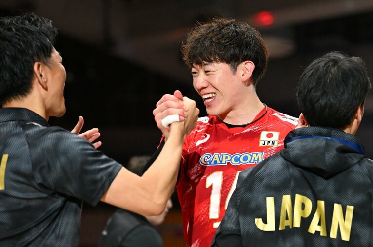 ロス五輪の出場を決めたバレーボール男子日本代表のキャプテン石川祐希（30歳）。久しぶりに見た、会心の笑顔だった ／ photograph by JVA/AFLO SPORT