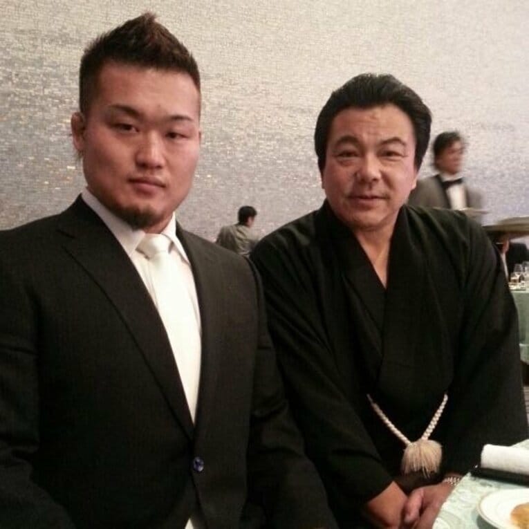 知人の結婚式で師匠と再会した緊張気味の澤田さん（本人提供）