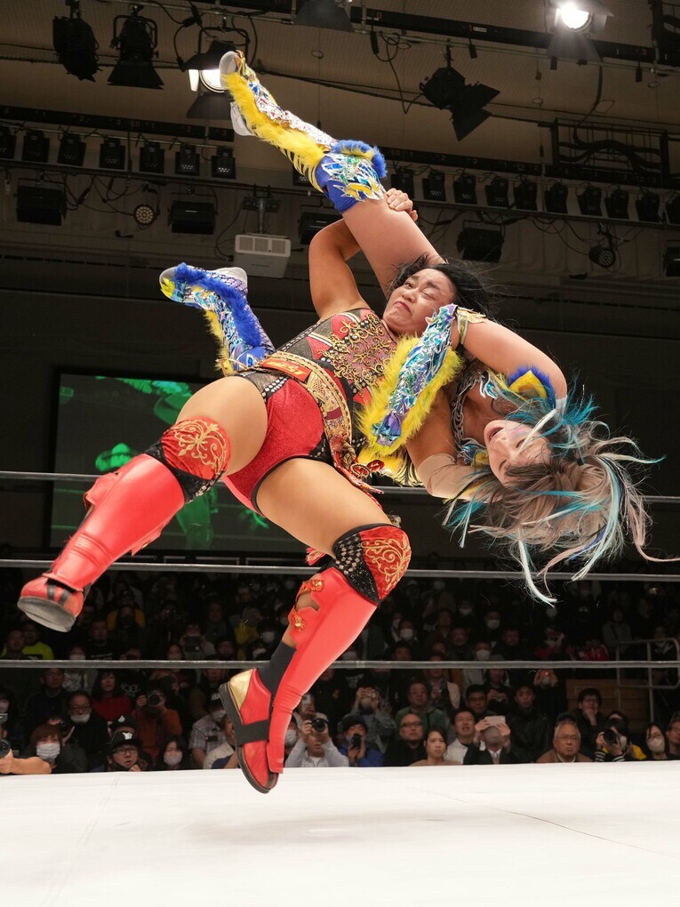 里村明衣子の1発目のデスバレーボム　©Essei Hara