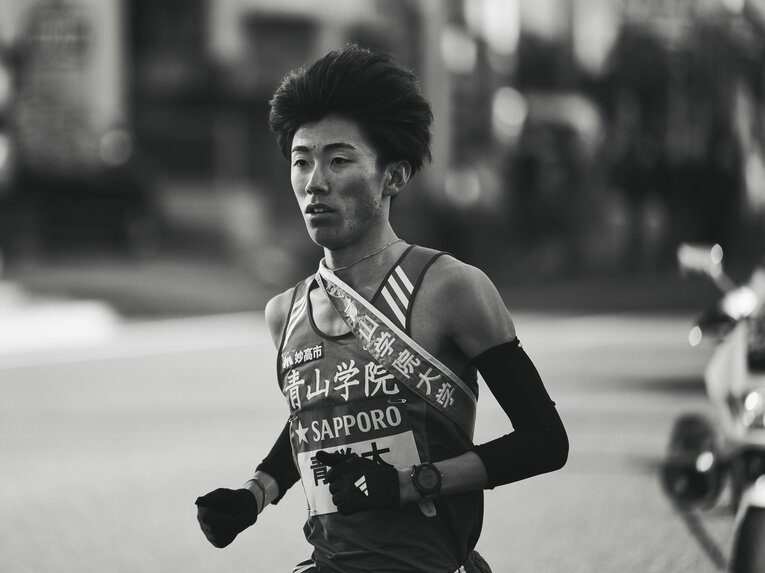 4年時には「箱根至上最高の2区」と言われるデッドヒートを見せた近藤　©Yuki Suenaga