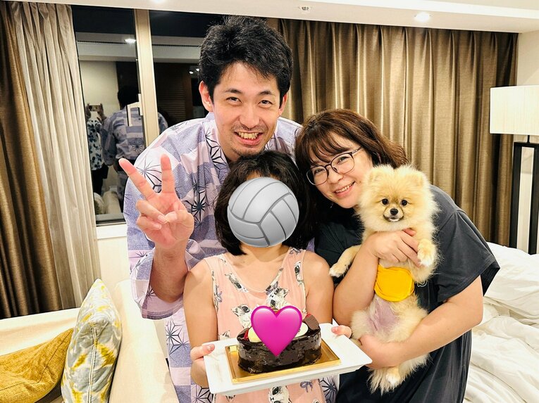 幸せそうな篠田家の家族写真（伊藤さん提供）