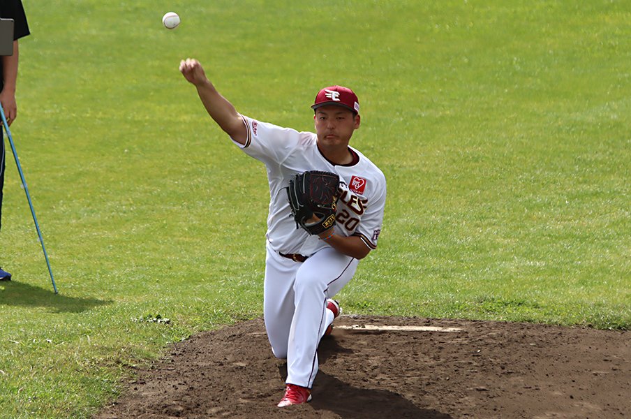 甲子園準V腕・安樂智大24歳が打撃投手、守備職人・藤田一也38歳は育成選手並みに… 楽天二軍キャンプの生存競争<Number Web> photograph by Kou Hiroo