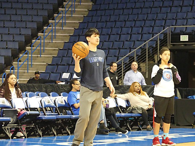 伊藤拓摩、バスケ指導者が米国修行中!「でも日本人ってシュートを狙わない」<Number Web> photograph by Yoko Miyaji