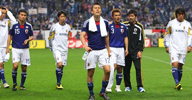 岡田jの韓国戦惨敗が今も問うこと チーム作り とはそもそも何か サッカー日本代表 Number Web ナンバー 岡田jの韓国戦惨敗が今も問うこと チーム作り とはそもそも何か サッカー日本代表 Number Web ナンバー