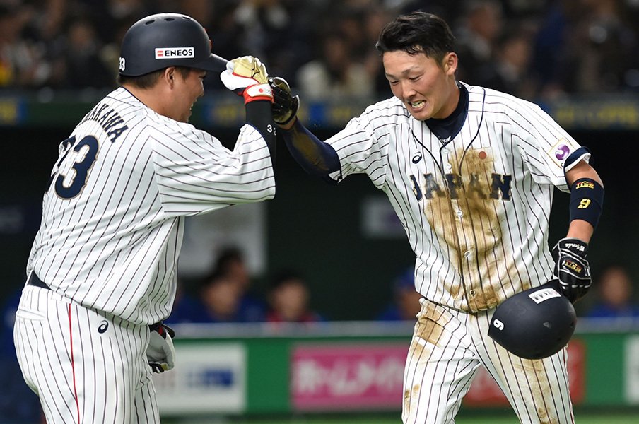 新人王・源田壮亮は2年目もブレない。あれだけ上手くても「守備の強化」。<Number Web> photograph by AFLO