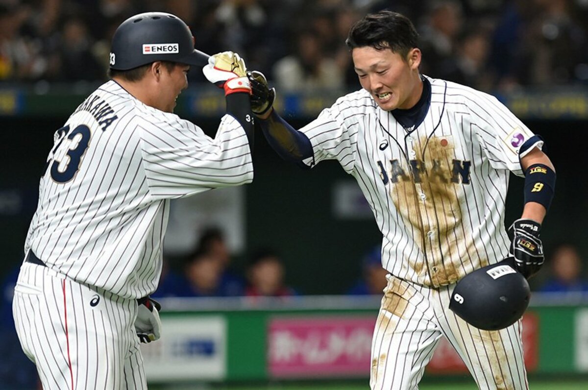 新人王 源田壮亮は2年目もブレない あれだけ上手くても 守備の強化 プロ野球 Number Web ナンバー