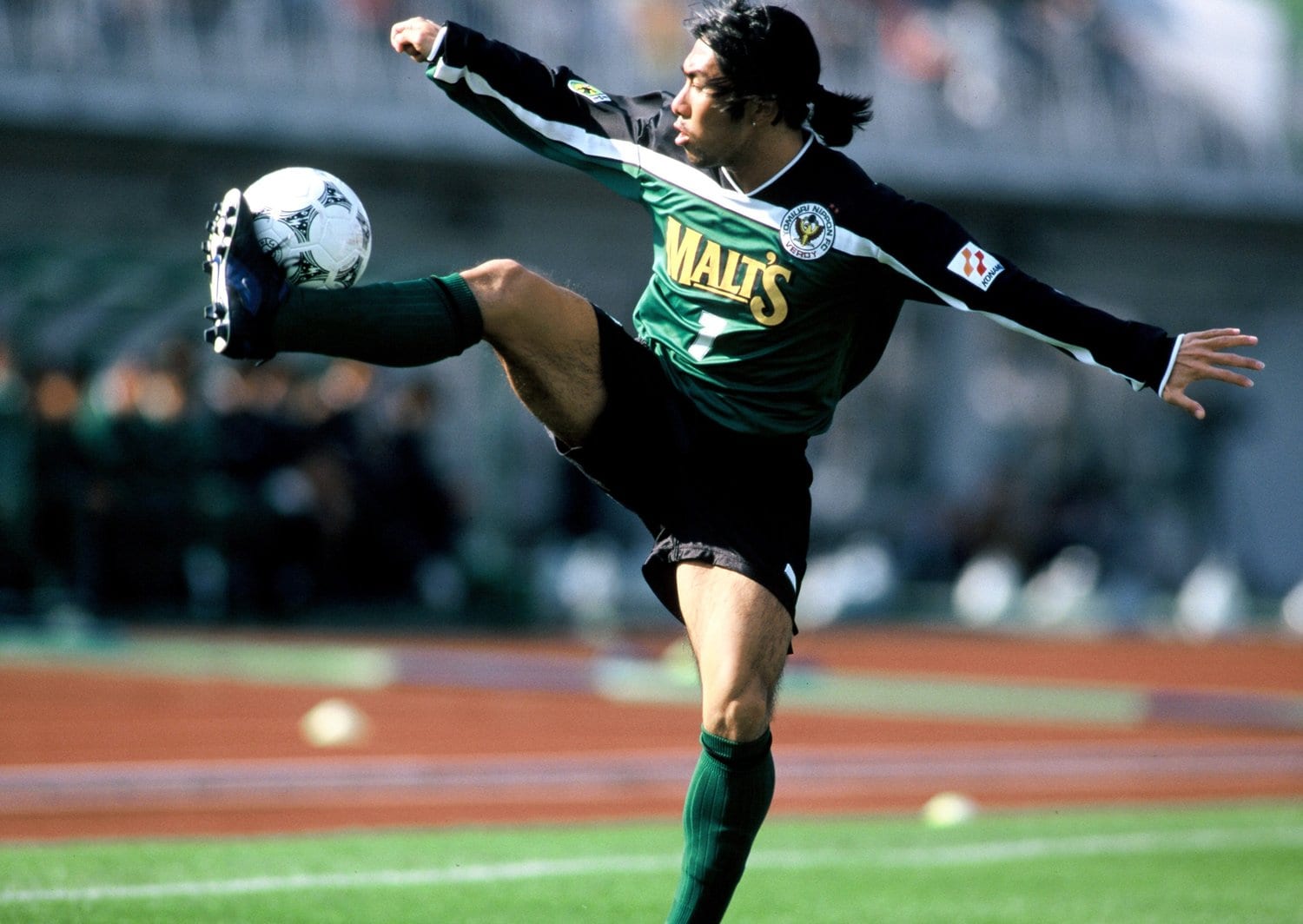 97年~02年までヴェルディに所属した前園。途中98、99年にはブラジルにローン移籍した ©BUNGEISHUNJU