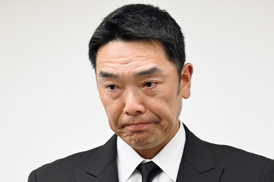 逮捕翌日の辞任劇。阿部慎之助が見せた“涙とケジメ”。
