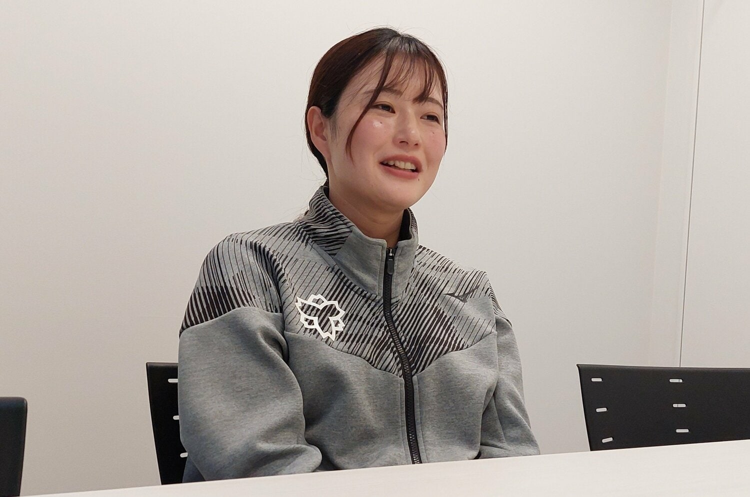 「まさかの助っ人」への感謝を語る西澤美春さん　©NumberWeb