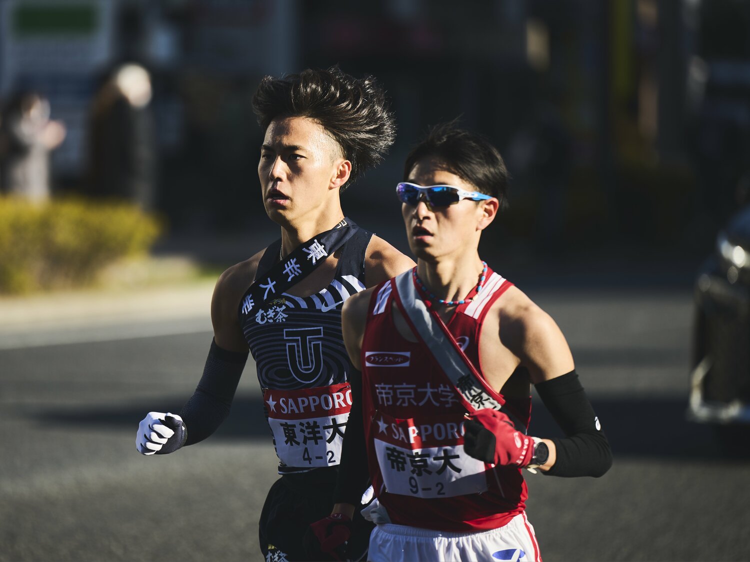 石田洸介（左）は4年間で一度しか箱根路を走れず。5000mの元高校記録保持者の大器は実業団で復活をめざす　©Yuki Suenaga