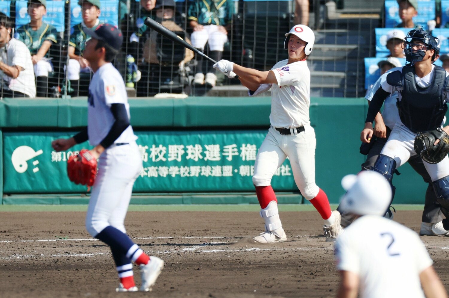 夏の甲子園で騒然「なぜ横浜・織田翔希は早期KOされた？」異変に気づき“確信歩き弾”…甲子園優勝・智弁和歌山と監督の「バントなし」作戦とは＜Number Web＞ photograph by JIJI PRESS