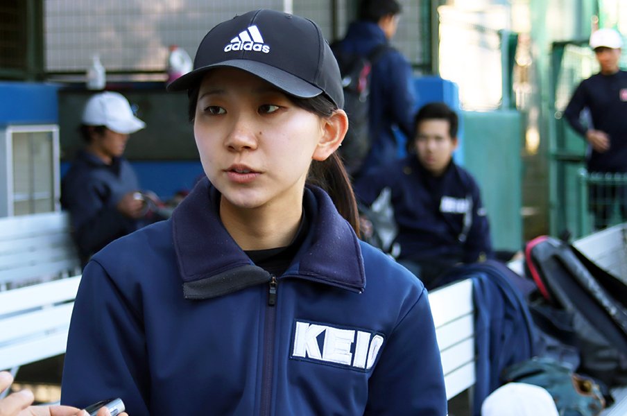 「高校時代はマネージャーでしたが」慶応大・女性チーフアナリストが笑顔で語る“やりがい”「主将だった兄に“野球経験がないのがいい”と」＜Number Web＞ photograph by Kou Hiroo