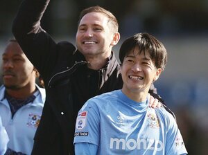 「俺たちのスーパースター」プレミアリーグに辿りついた170cmの日本人ウインガーはなぜ愛される? コベントリー坂元達裕が語るランパード監督からの言葉