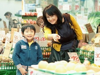 《あのアイドルレスラーは今》2児の母・キューティー鈴木52歳が告白する“壮絶な流産体験”…救った長男の言葉「シュートがいるから」＜Number Web＞ photograph by Mami Yamada