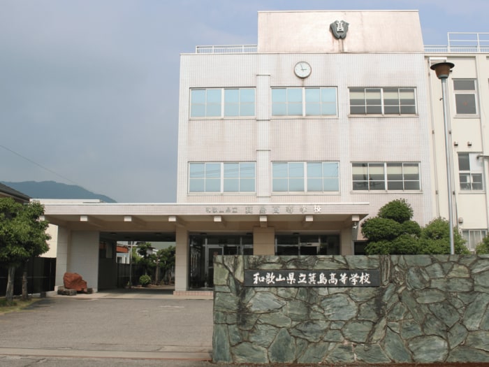 「100人いた野球部員が15人まで減少」高校野球“消えた名門”箕島高校の今…地元の人が「昔は強かったみたいですね…」甲子園優勝4回、奇跡の公立校に何が？＜Number Web＞ photograph by NumberWeb