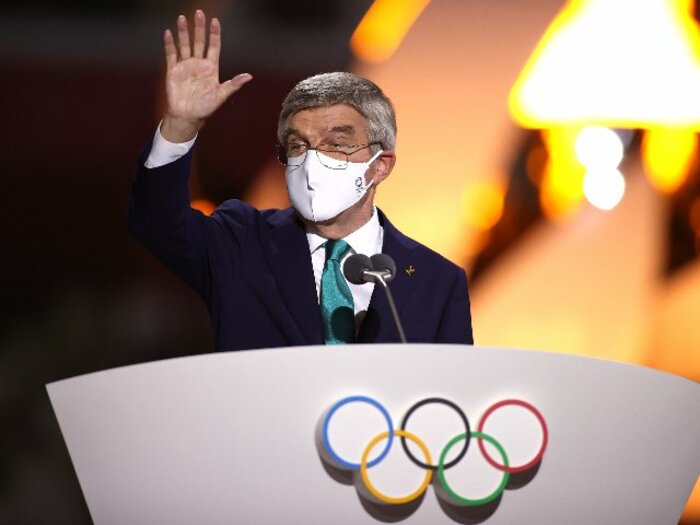 《五輪閉会式》57年前のIOC会長スピーチはわずか2分だった！「天皇陛下も見ておられる…」本当はNGだった“伝説の演出”＜Number Web＞ photograph by Getty Images