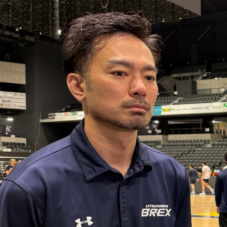 宇都宮で長らく通訳などのスタッフを務める加藤　©Yusuke Mimura