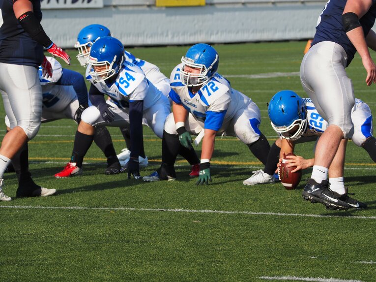 素人だった前村は医科歯科リーグで一流のプレイヤーに（中央）