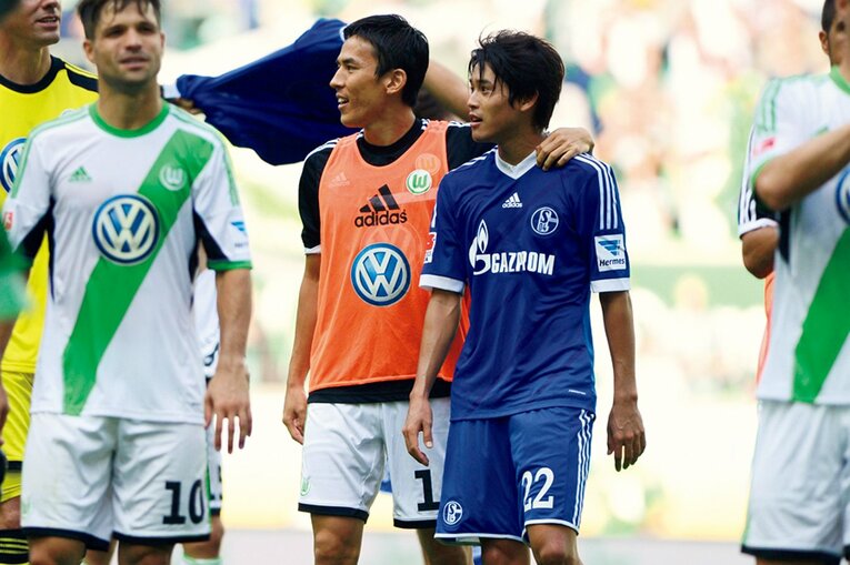 シャルケ時代には、内田からお願いして長谷部とユニフォームを交換した　©︎Itaru Chiba