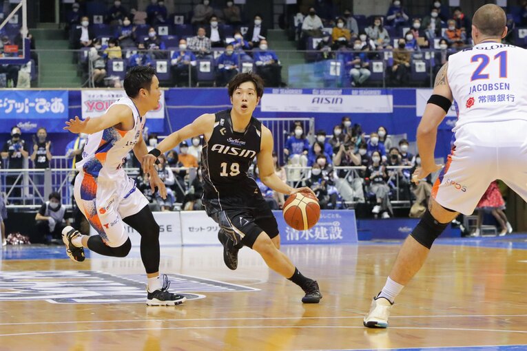 11月5日時点で1試合平均11.6ポイントをあげている西田。持ち味のシュート以外にもオールラウンドな能力を持つ