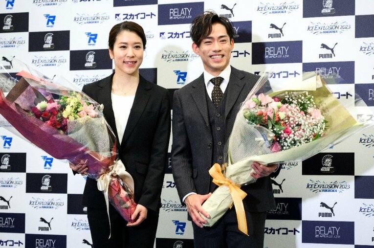 2人そろって引退会見をおこなった村元哉中（かな）と高橋大輔の通称“かなだい”ペア。2人の会見での様子から築き上げてきたものが感じ取られた ／ photograph by Asami Enomoto