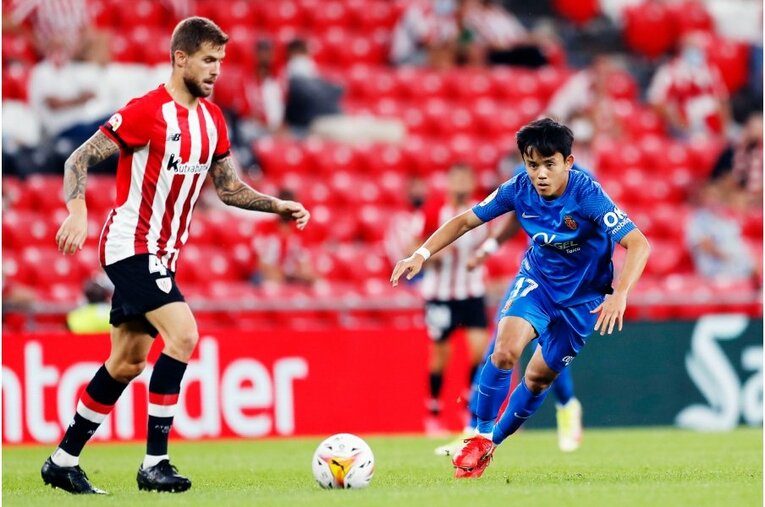 久保建英を間近で撮って気づいた《試合前ルーティンとファールを受けた後のクセ》 韓国の至宝イ・ガンインとの共存はどうなる？(15)