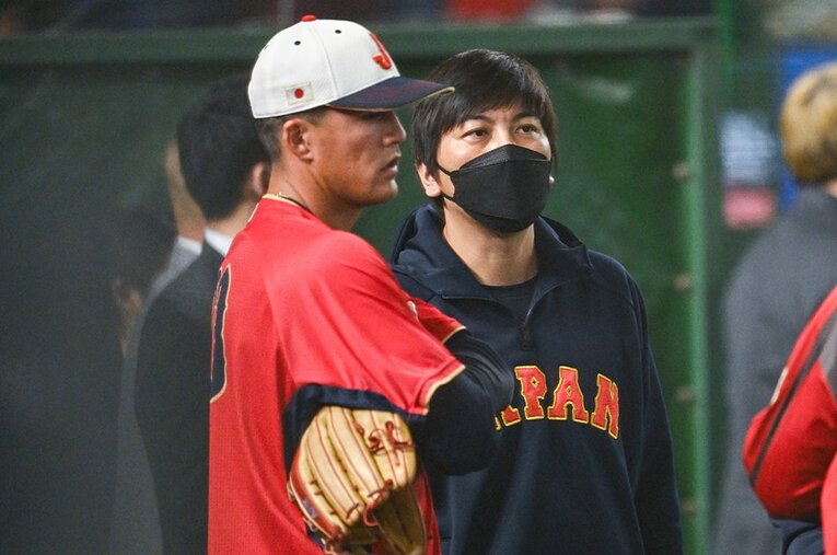 ヌートバーと水原通訳（2／3枚） ©Nanae Suzuki