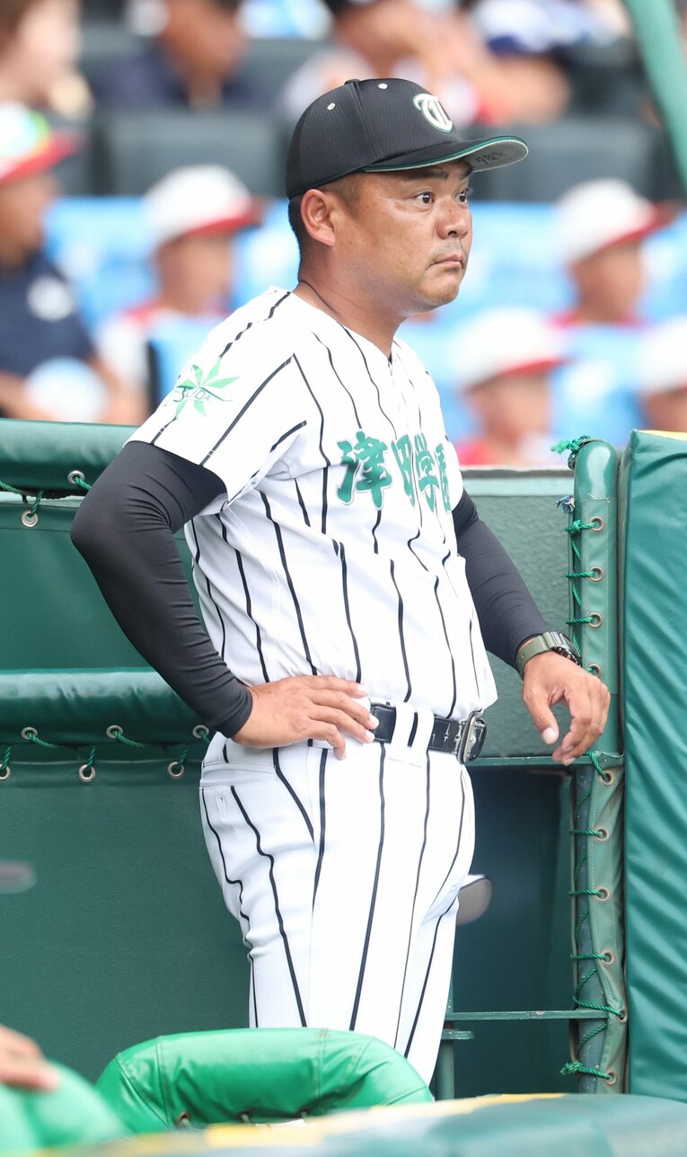 津田学園を率いる佐川監督　©Sankei Shimbun