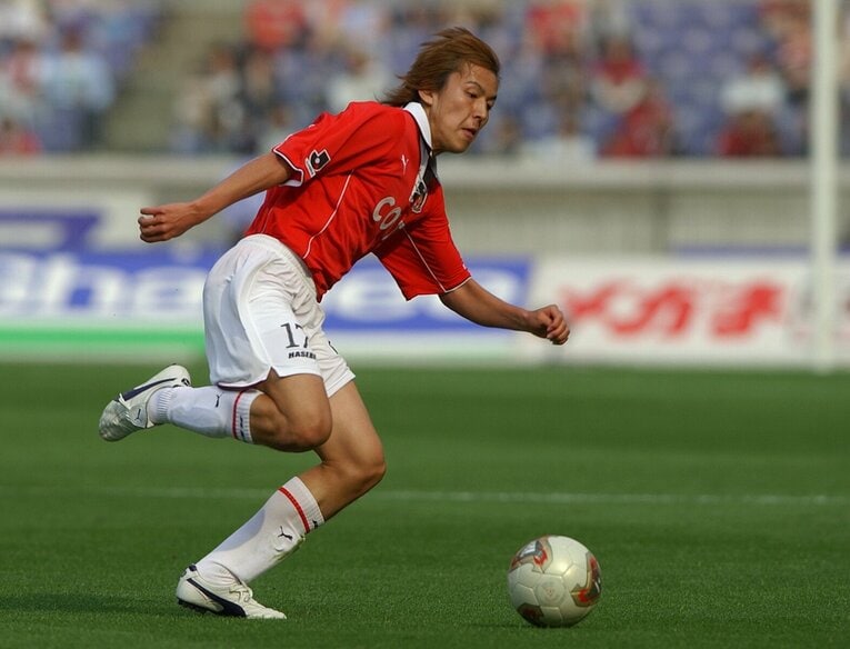 【長谷部誠の輝かしいキャリア】2003年の長谷部　©JIJI PRESS