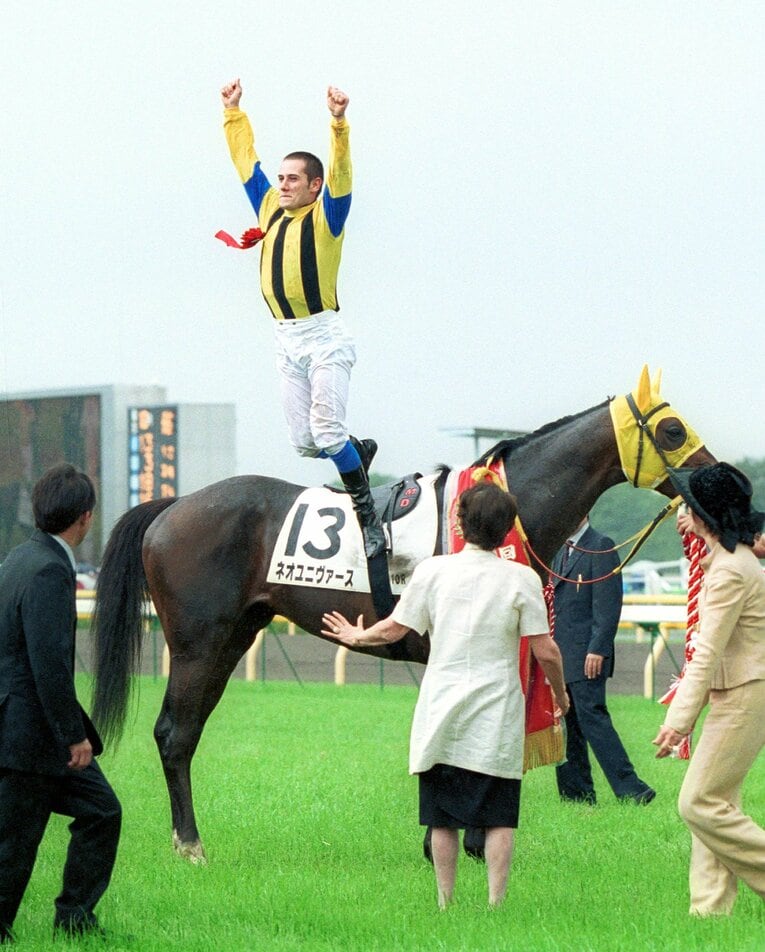 2003年のダービーを制したネオユニヴァースとミルコ・デムーロ　(C)Sankei Shimbun