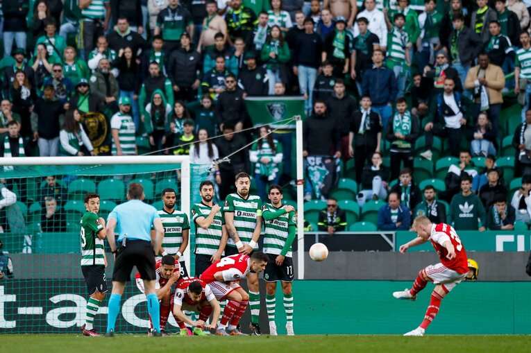 「モリタ、モリタ」とポルトガル地元カメラマン称賛…冨安健洋vs守田英正が「試合後にユニ交換」“EL日本人対決”を撮った(49)