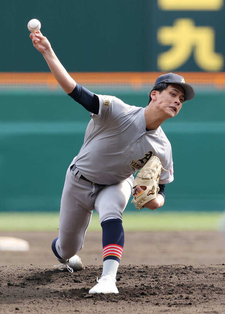 186cmの長身・青森山田の関投手　©JIJI PRESS