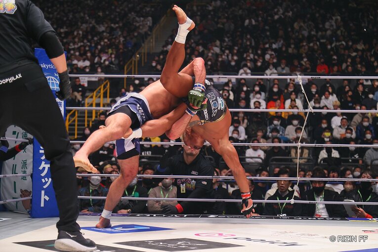 先鋒戦。武田光司vs.ガジ・ラバダノフ　©RIZIN FF