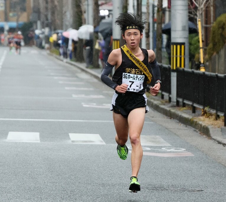 都大路で3区区間賞の走りを見せた栗村　©JIJI PRESS
