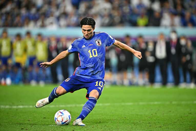 1人目としてPKを蹴る南野　©Takuya Kaneko／JMPA