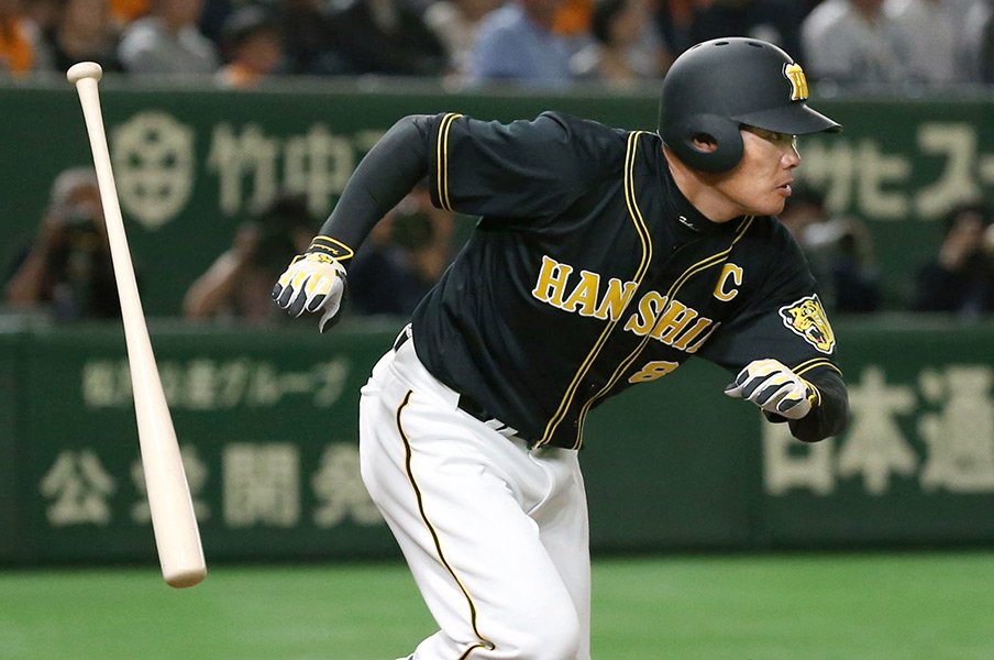 年齢を重ねることで手に入れたもの。タイガース福留が語る対菅野の裏側。<Number Web> photograph by Kyodo News