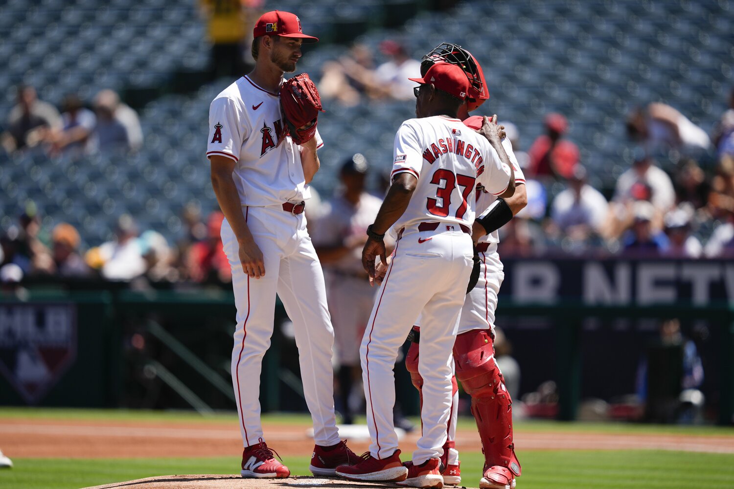 8月のエンゼルスタジアム。背後の観客席がガラガラだ　©AFLO