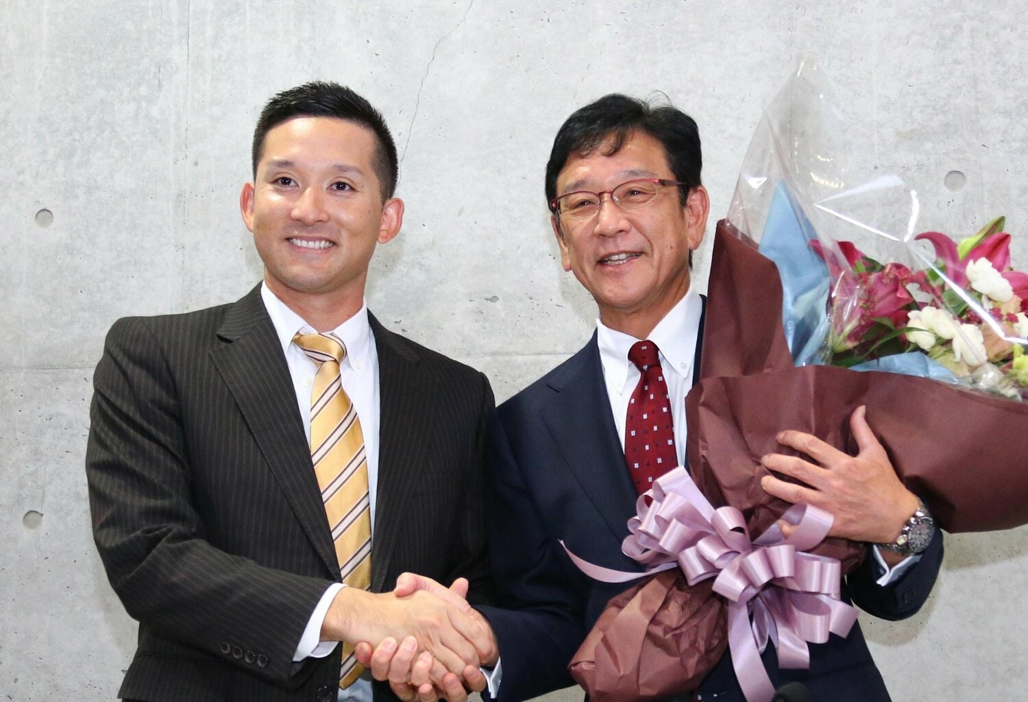 「ちょっと待ったぁ〜」と栗山監督の退任会見にサプライズ乱入。感謝の想いを杉谷らしい形で表現した ©︎Sankei Shimbun