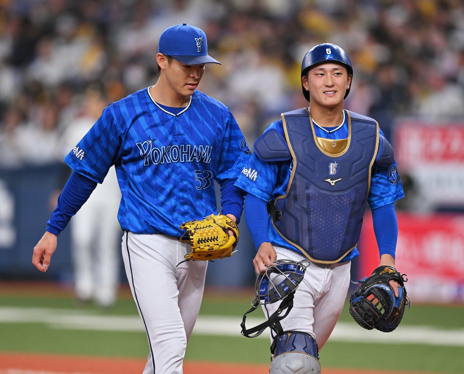 オリックスから移籍してきた中川とバッテリーを組んで好投をアシストした松尾　©JIJI PRESS