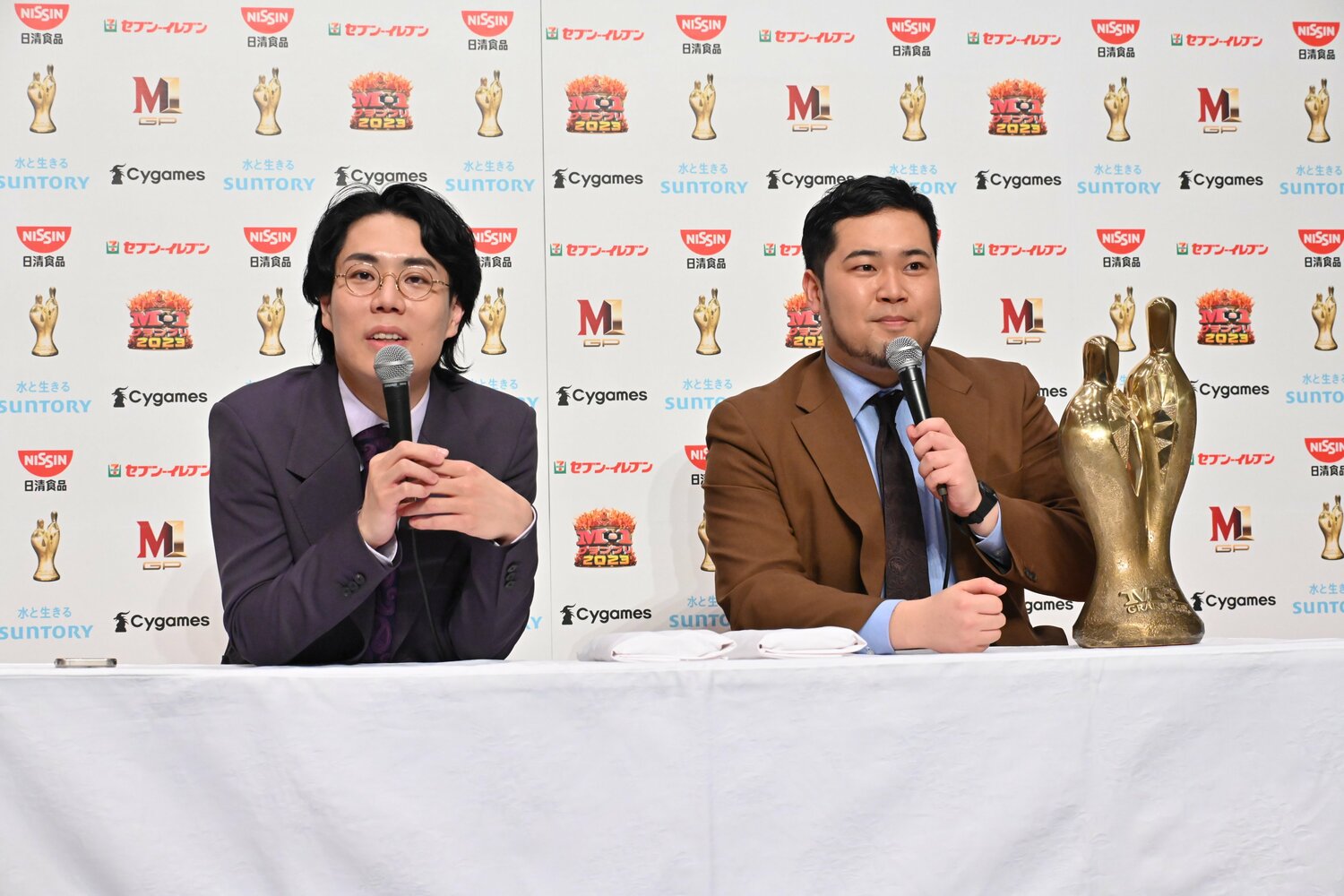 昨年の優勝会見。くるまが記者をどんどん煽り、質問が途切れなかった　©M-1グランプリ事務局