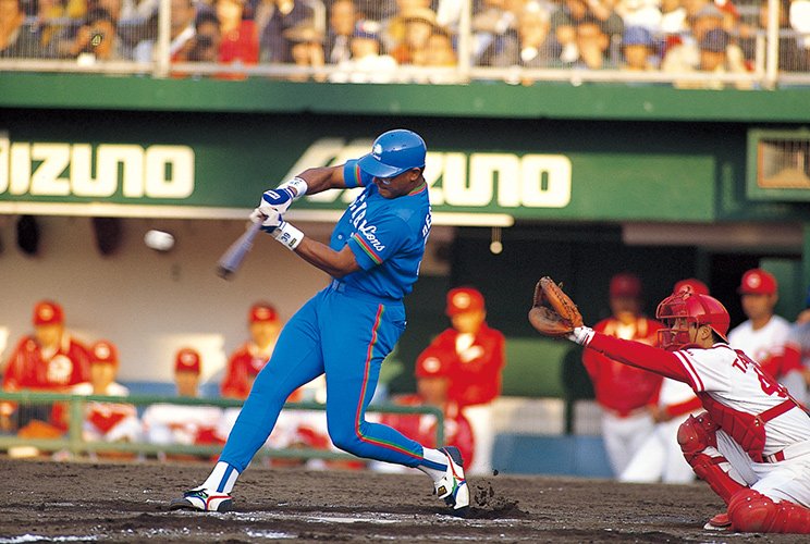 秋山、清原、そしてデストラーデの強力打線に対し、達川は投手陣を巧みにリードして立ち向かった　photograph by Hirokazu Takayama