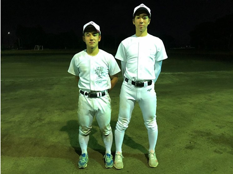 右が石井陽向投手、左が堺堀史也主将