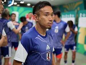 「最高じゃん、マジで!!」なぜ長友佑都は“記者にタメ語”で興奮したか「上田綺世は最高の親孝行」取材現場で見聞きしたチュニジア戦舞台ウラ