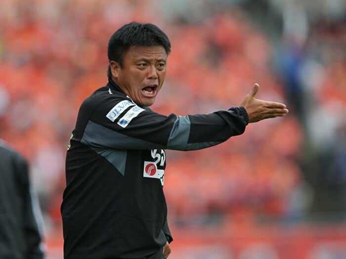 曹監督に甘えた選手たちの依存心。湘南、降格の陰に「いい練習」問題。＜Number Web＞ photograph by J.LEAGUE PHOTOS